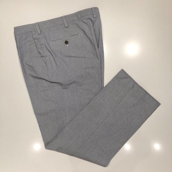 Haggar Clothing Casual Pin Stripped Straight Leg Pants in Blue + White Sz 40x32 - Picture 2 of 12